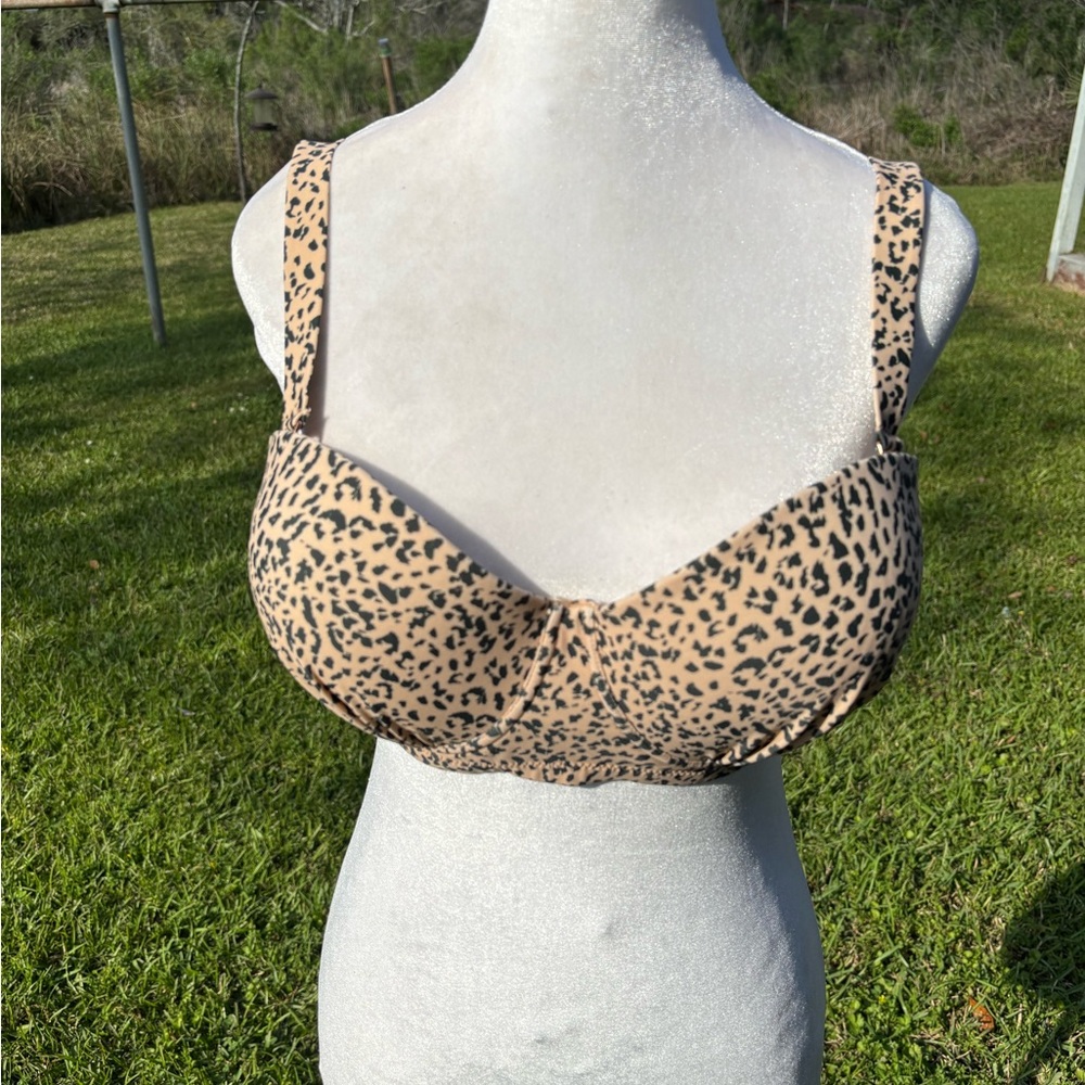 Raisins Curve Leopard Print Bikini Top 16W